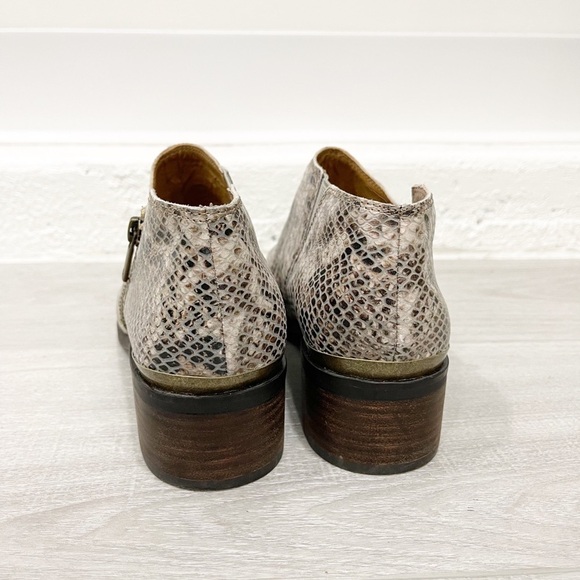 Lucky Brand Koben Ankle Bootie Western Stacked Heel Medium Beige Snake Print 8.5 - Picture 4 of 10